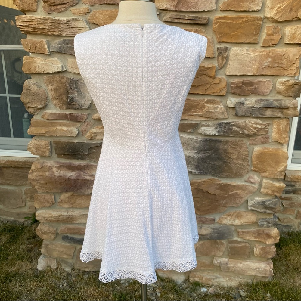 Arthur Levine Tahari Sleeveless Dress - Picture 8 of 16